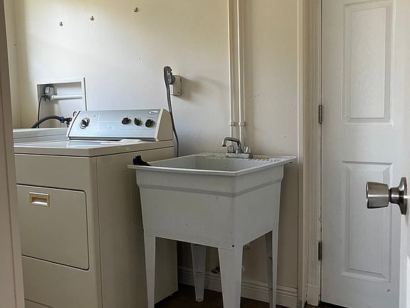 4th image of 238 N Beach St #1/2