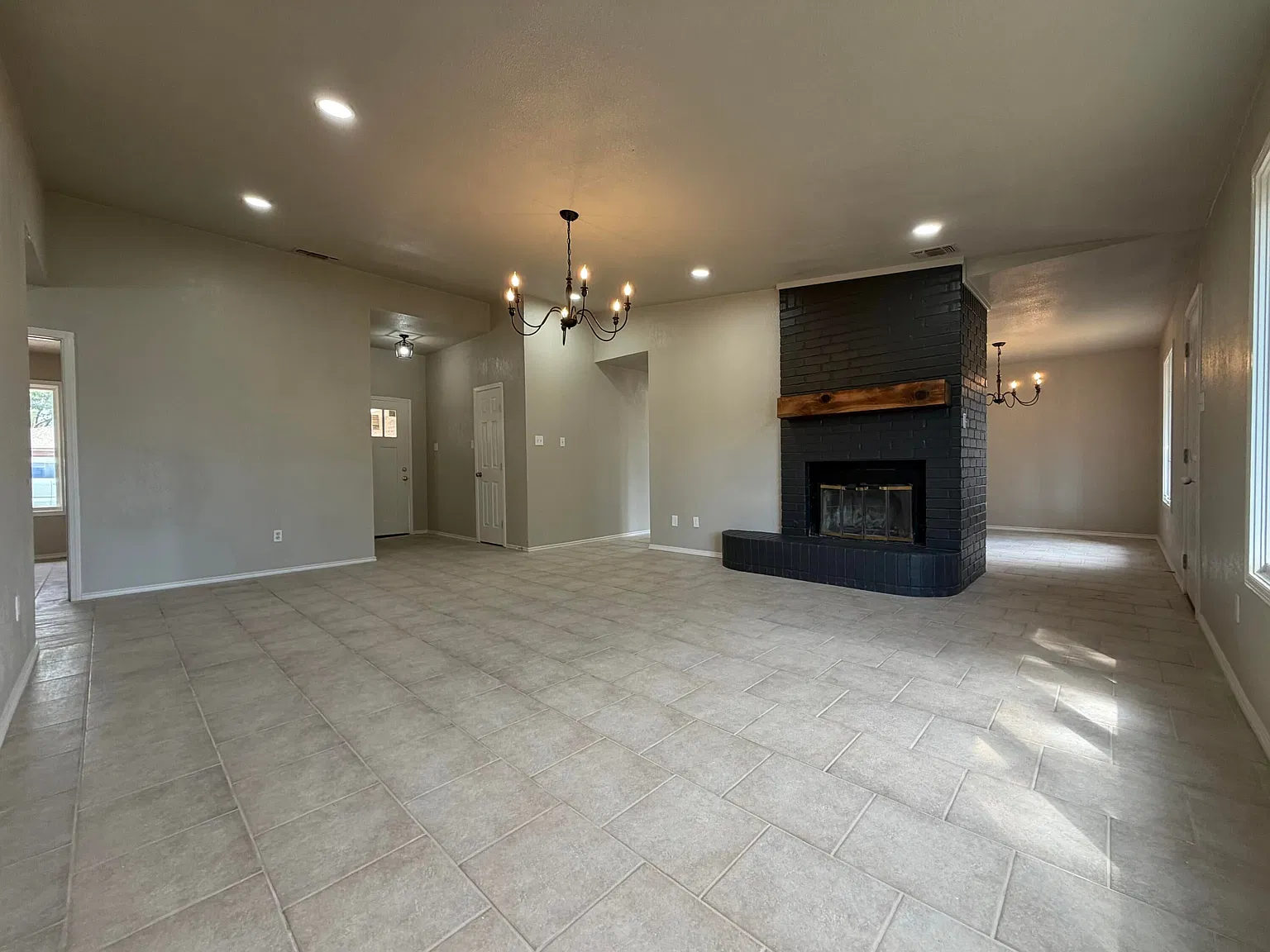 3 bed, 2.0 bath, 1497 sqft, $1,700 — Photo 1