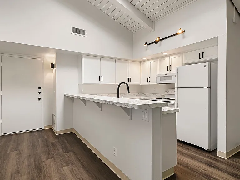 Villa Del Mar Apartments — Photo 20