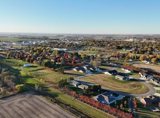 710 Valley View Cir, Milbank, SD 57252