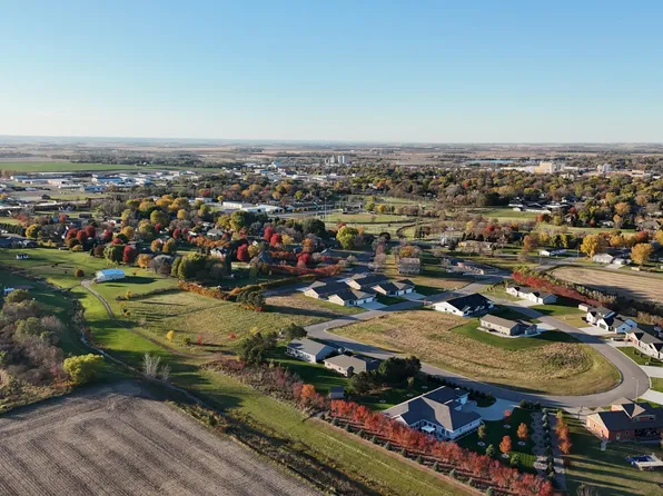 710 Valley View Cir, Milbank, SD 57252