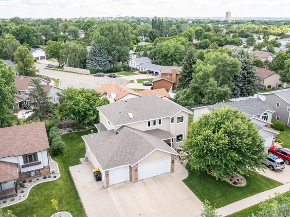 2621 Ithica Dr, Bismarck, ND 58503