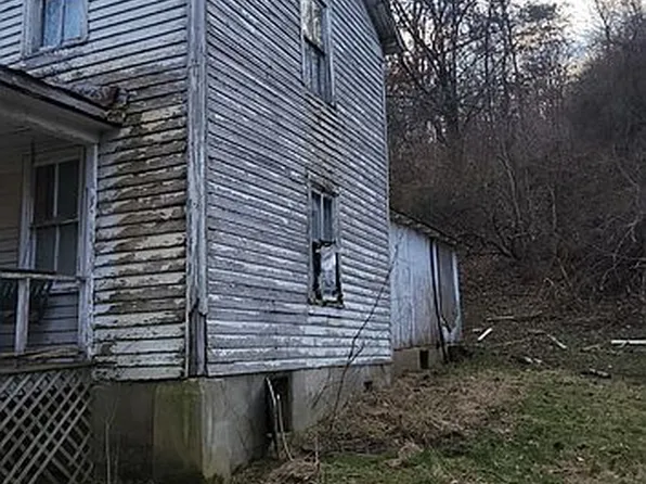 1949 Spring Branch Rd, Leon, WV 25123
