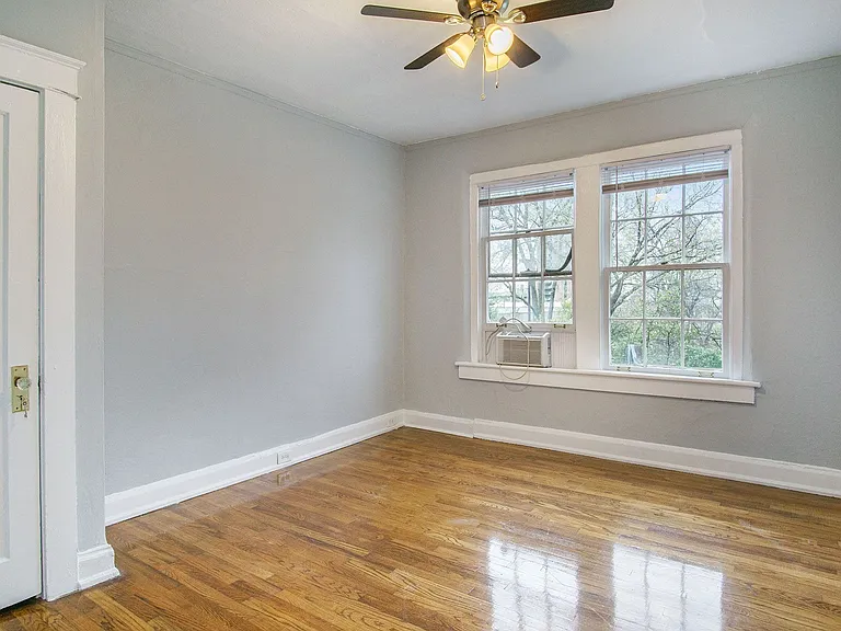 Sycamore Manor Apartments — Photo 9