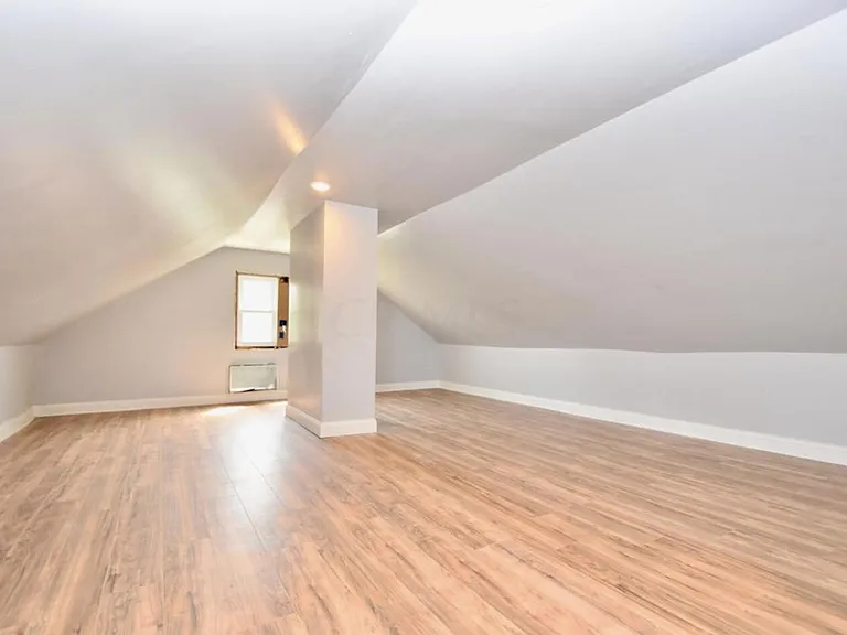 1167 Linwood Ave — Photo 16