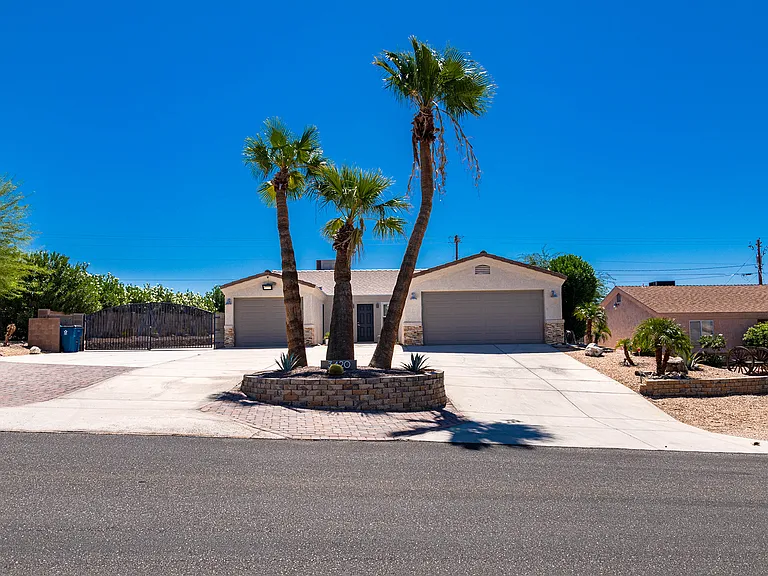 3420 Sheik Dr — Photo 4