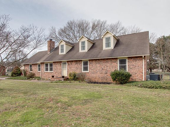 3rd image of 200 Suffield Dr