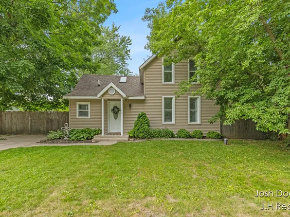 45 1st St S, Kent City, MI 49330