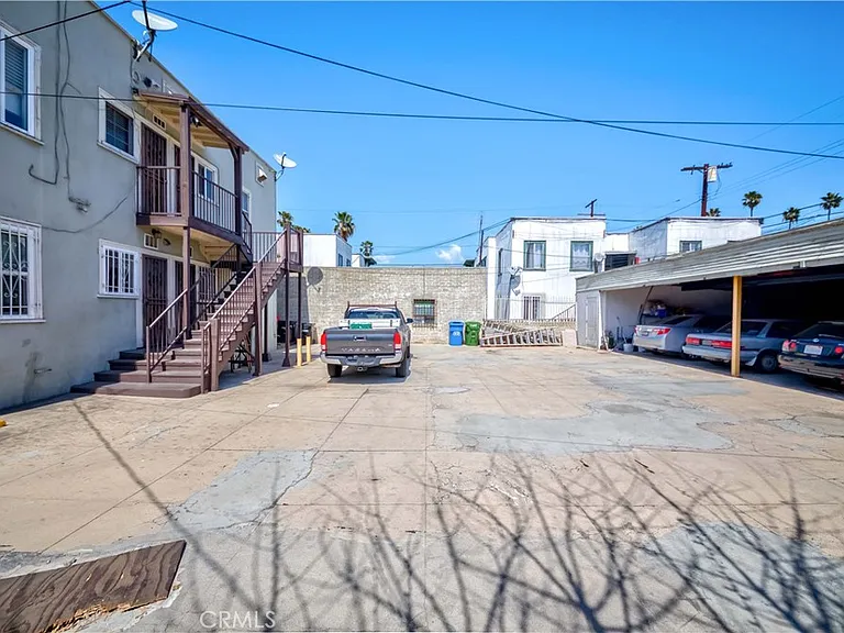 1308 1/2 S Van Ness Ave — Photo 23