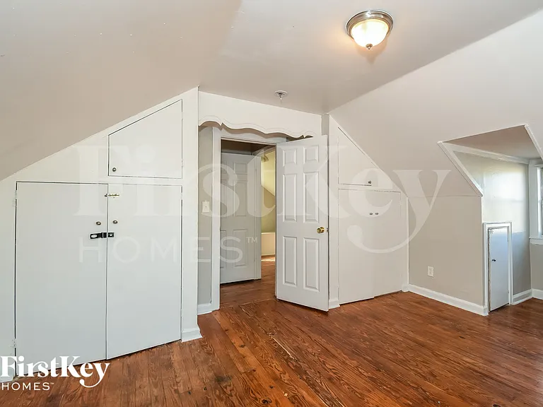 2456 Maple St — Photo 10
