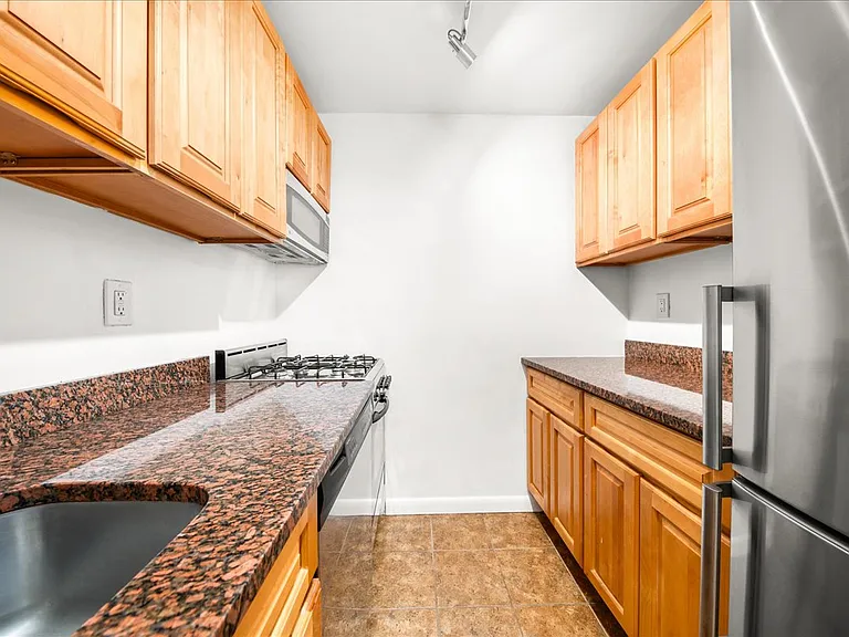 77 W 55th St #21A — Photo 8