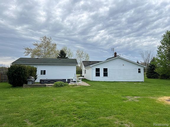 3rd image of 2385 Barnes Rd