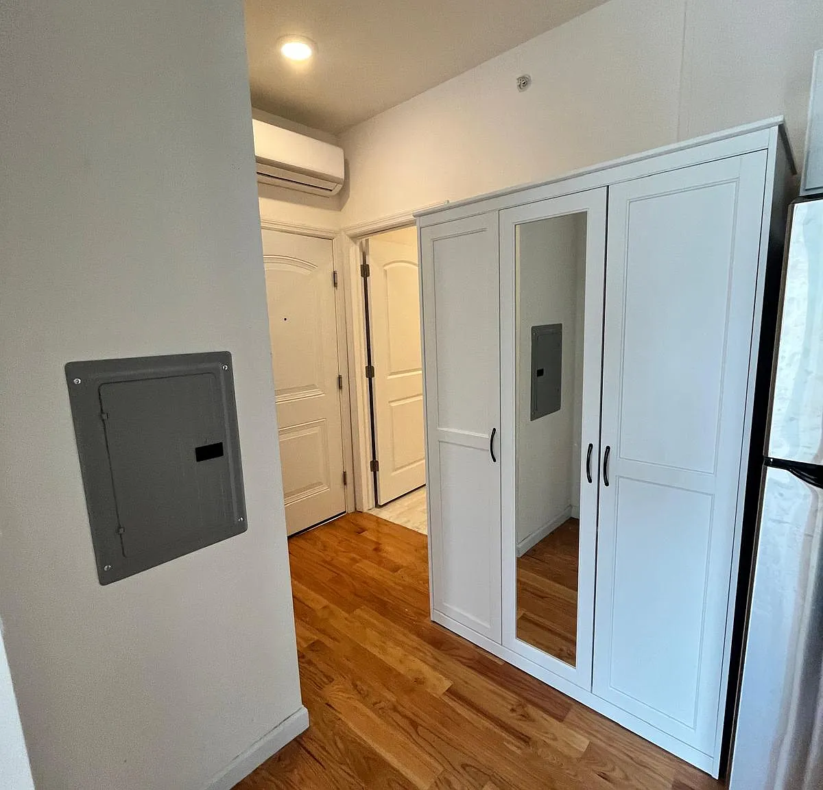 Studio, 382 sqft, $1,950 — Photo 3
