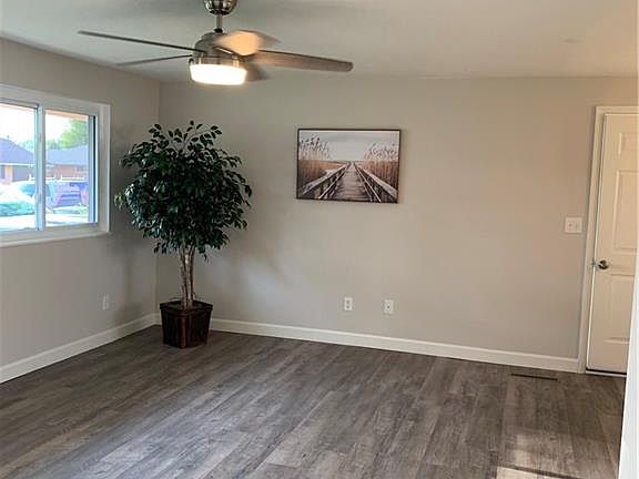3rd image of 5698 Traymore Dr