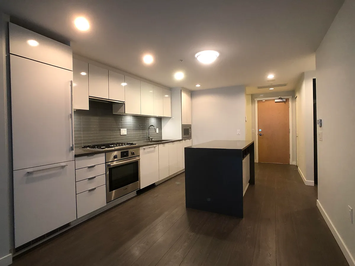 Building Photo - 8333 Sweet Ave #301