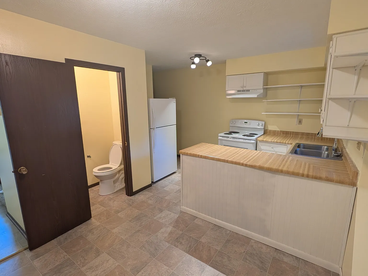 2 bed, 1.5 bath, 1000 sqft, $1,150 — Photo 3