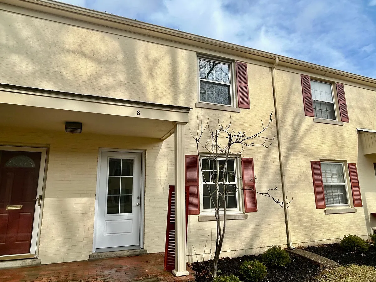 Building Photo - 1435 N Forbes Rd #8