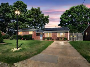 41 Longwood Dr, Hampton, VA 23669