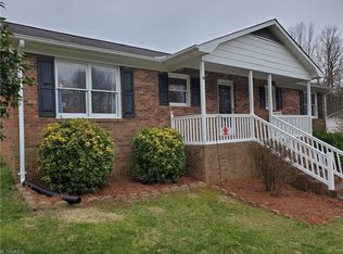 3060 Cedar Creek Dr, Kernersville, NC 27284