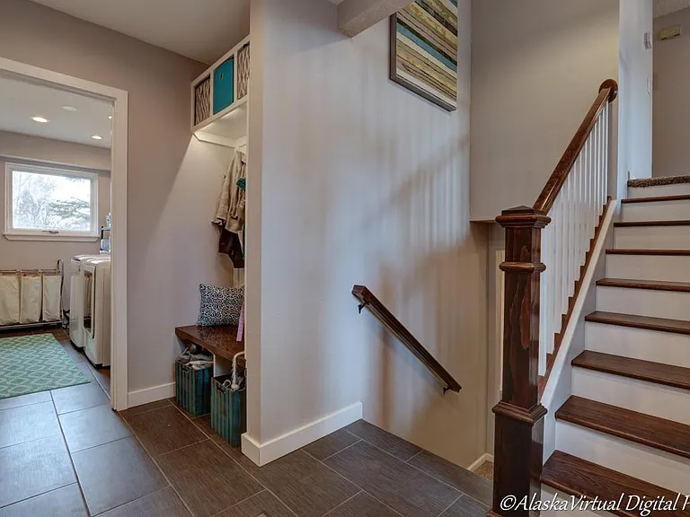 9451 Strathmore Dr — Photo 2