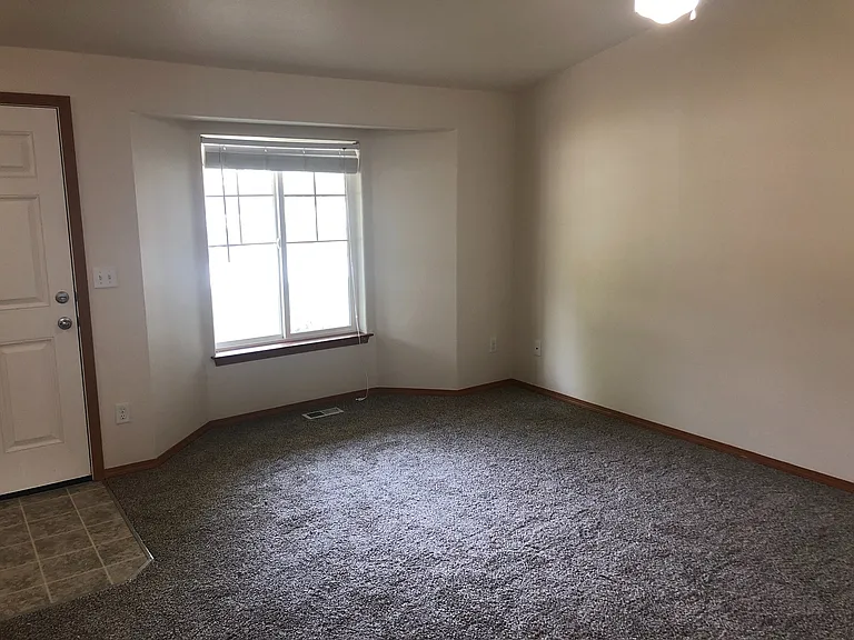 202 Dallas St — Photo 10