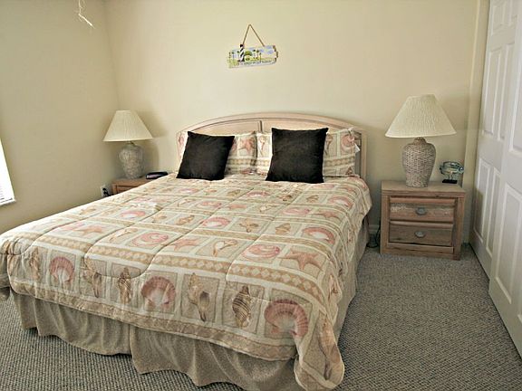 Master bedroom - king bed