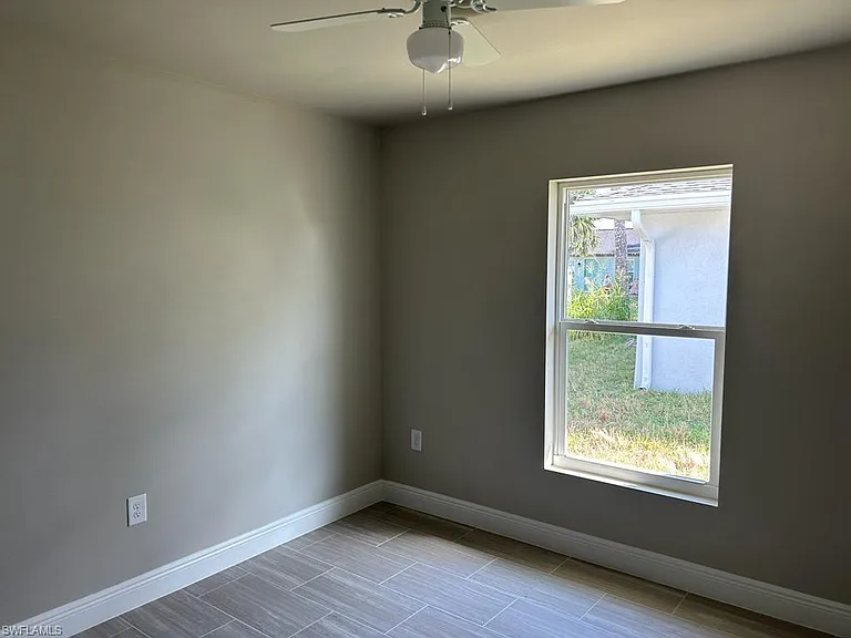 2987 Thomas St — Photo 2