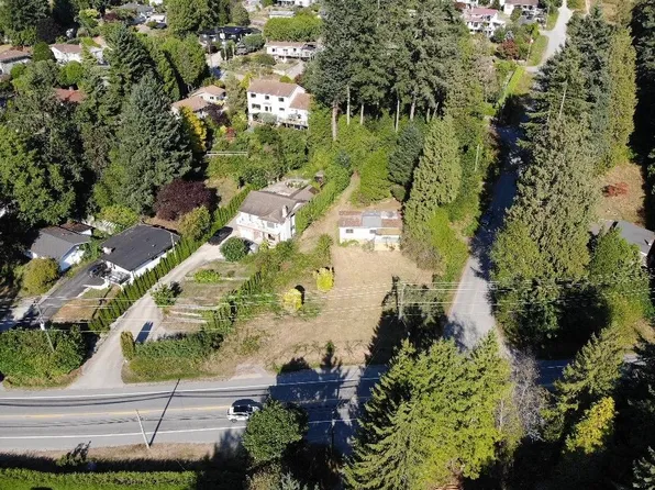 5292 Nestman Rd, Sechelt, BC V7Z 0G6