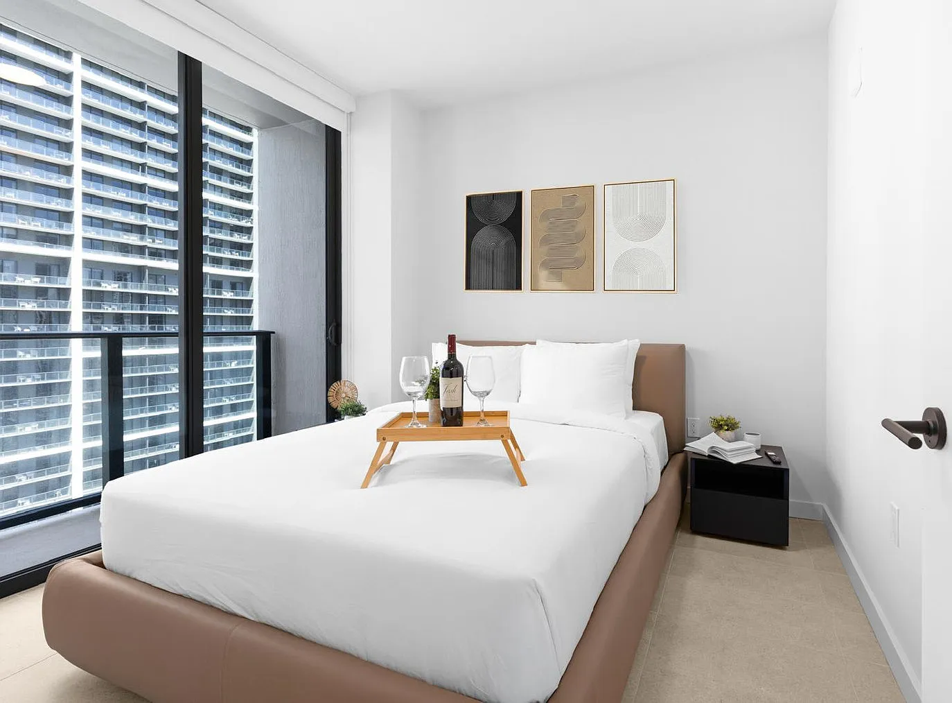 1 bed, 2.0 bath, 592 sqft, $6,396 — Photo 3