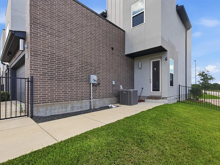 3934 Yukon Ln — Photo 10