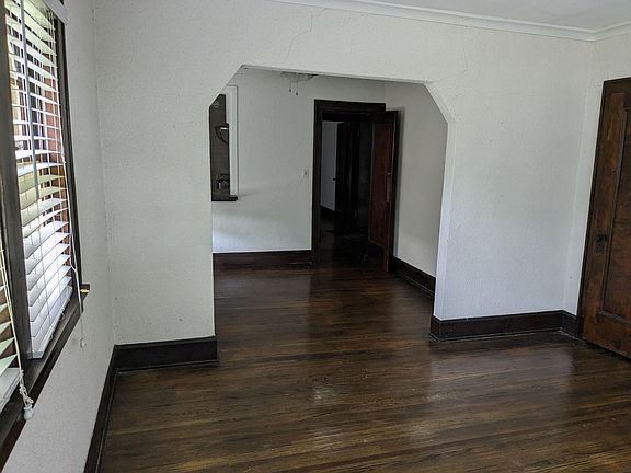 3rd image of 2213 Cumberland St Floor 1