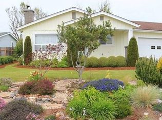670 12th St SW, Bandon, OR 97411