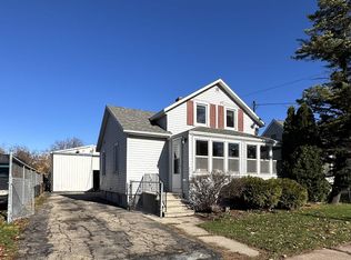 828 5th St, Menasha, WI 54952