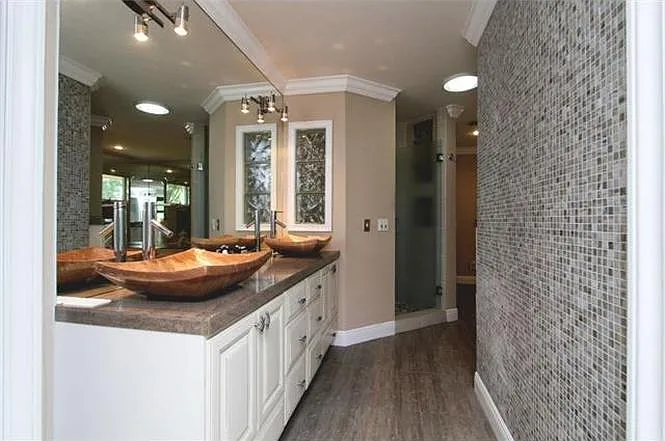 Master Bathroom - 420 Sharwood Dr
