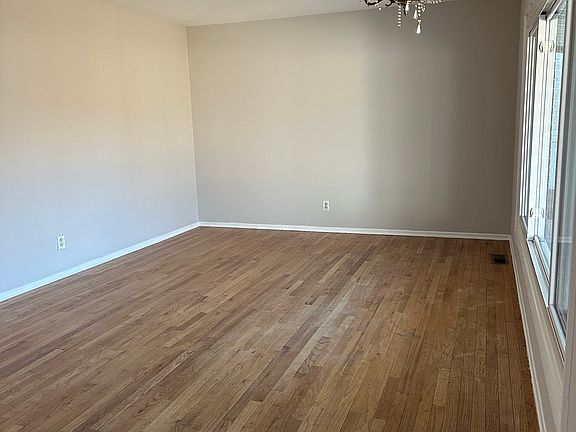 3rd image of 1444 Glenmeade Dr