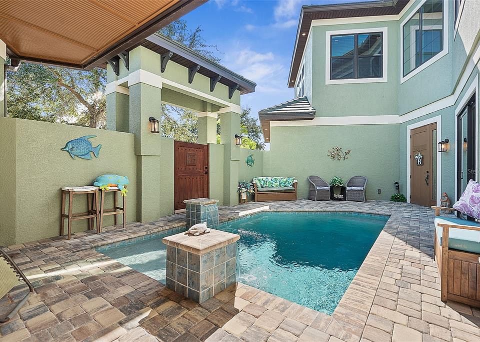 1st image of 4 OAKVIEW COURT