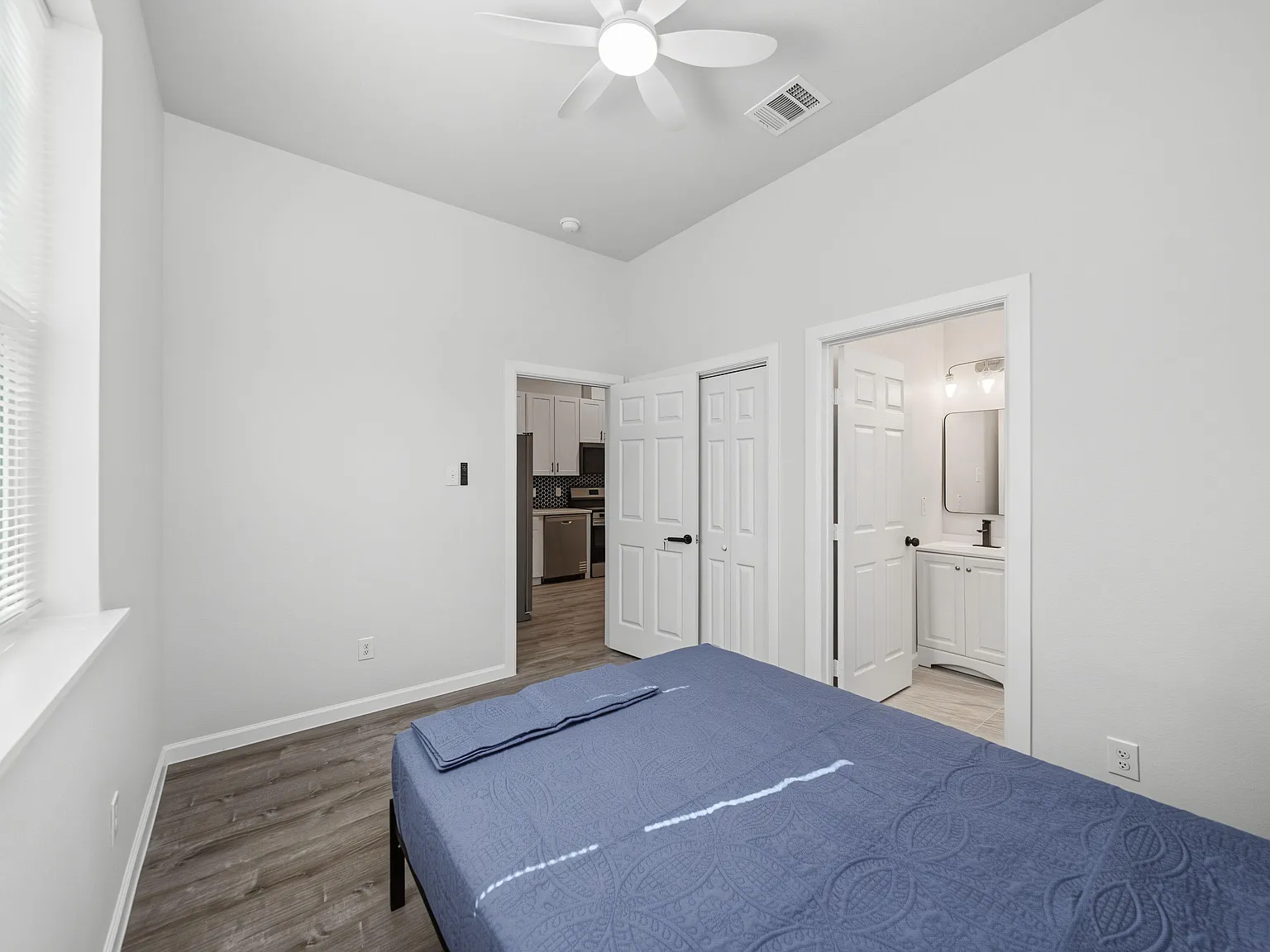 4 bed, 7.5 bath, 1700 sqft, $996 — Photo 1