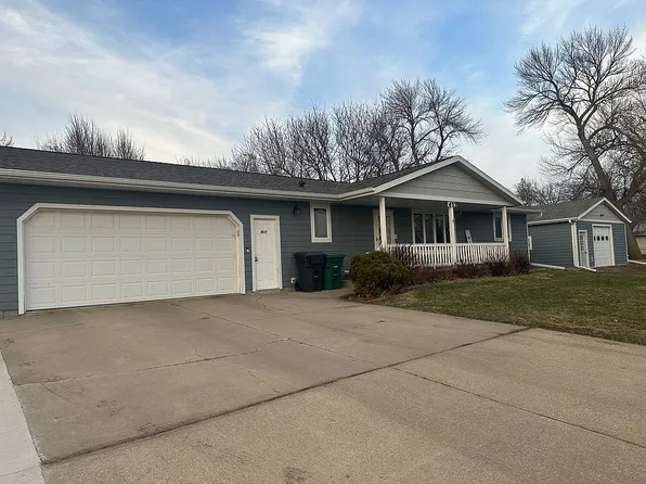 437 Holder St, Larchwood, IA 51241