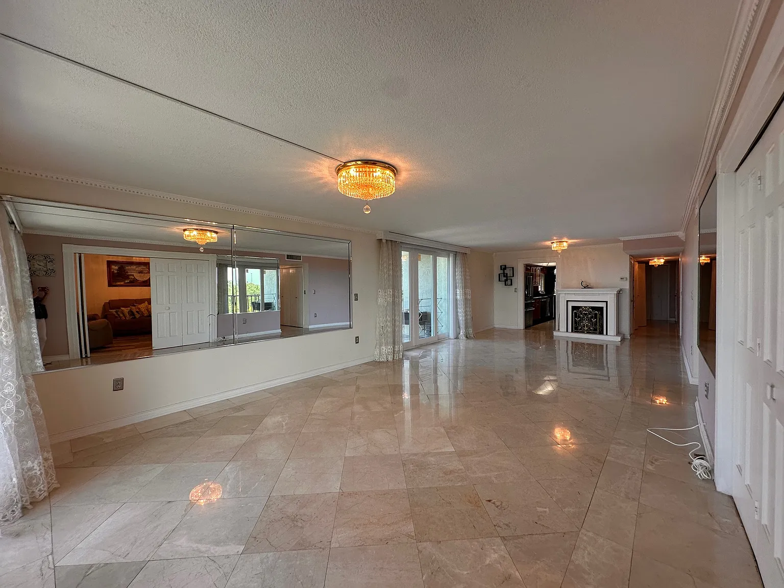 2 bed, 1670 sqft, $2,700 — Photo 2