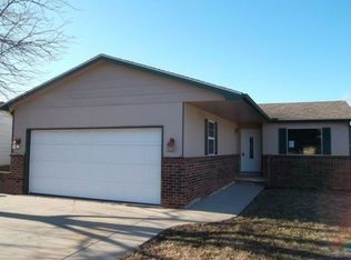 2401 E Robbins St, Wichita, KS 67219
