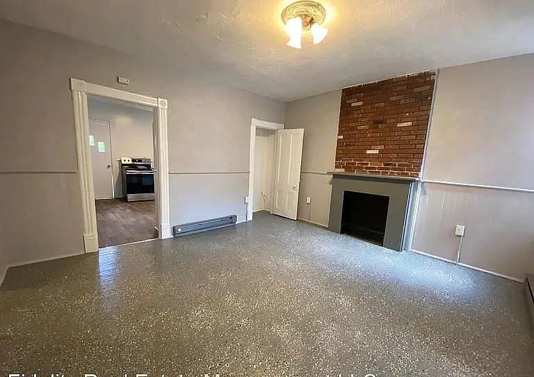 86 Carson Ave #2 — Photo 4