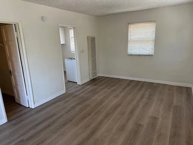 1098 E Orange Grove Blvd — Photo 6