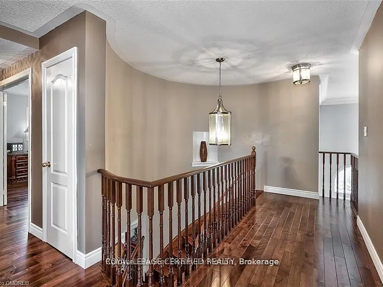 2499 Highmount Cres — Photo 24