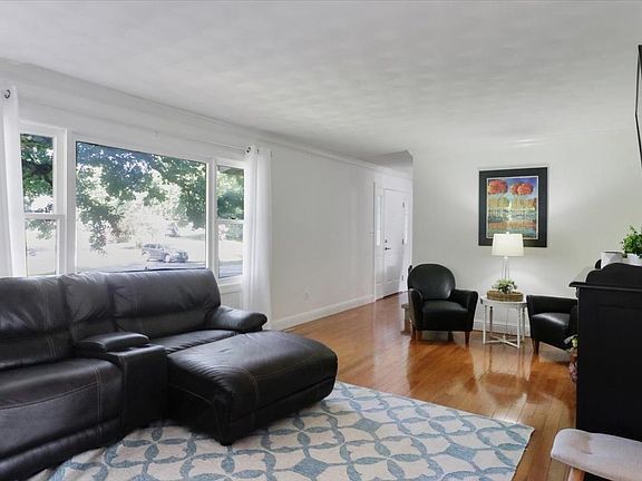 5th image of 542 Circle Dr