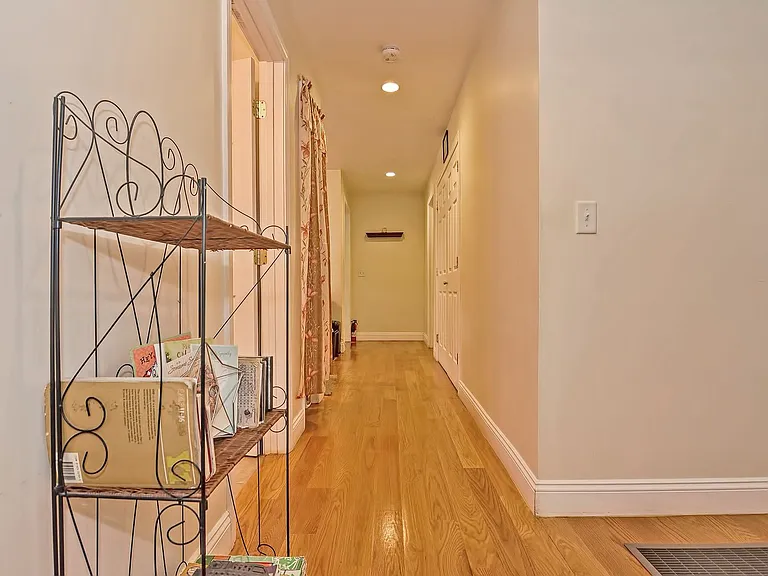 45 Nightingale St #B — Photo 17