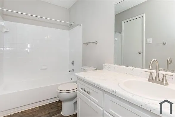 925 Northwood Dr — Photo 7