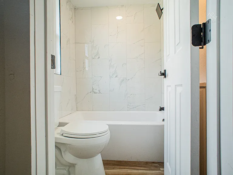 454 Bellaire Ave — Photo 8
