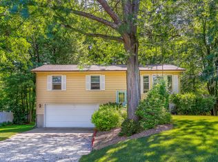 285 Bay Haven Dr, Holland, MI 49424