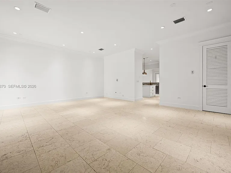 530 Valencia Ave #2 — Photo 3