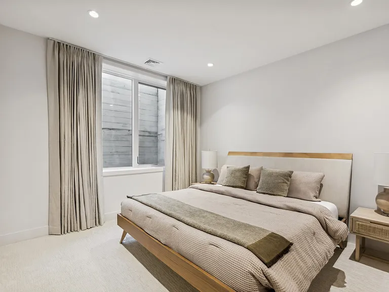 2 Semaphore Rd — Photo 17